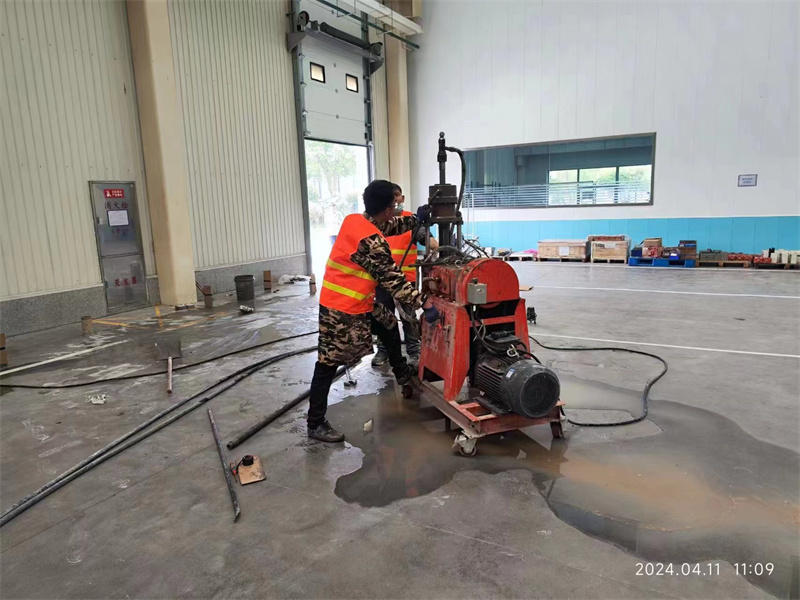 红花岗厂房地面下沉塌陷注浆加固施工